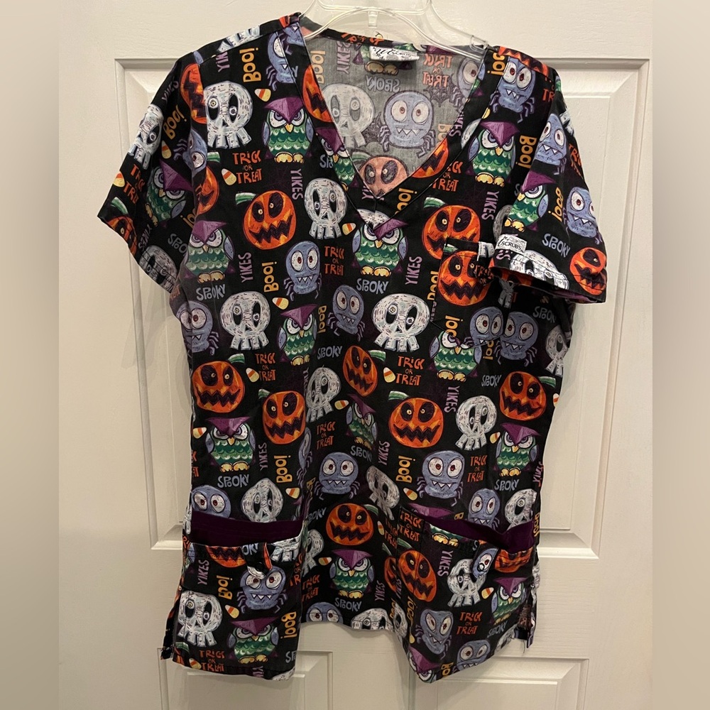 Halloween S/M scrub top!